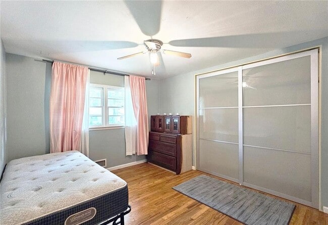 Building Photo - 194 Kenneth Dr