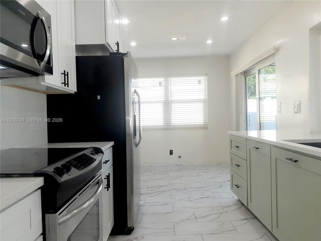 Building Photo - 2109 N Park Rd