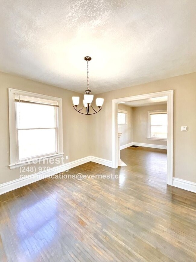 Building Photo - Charming 3-Bedroom Home Near St. Vincent’s...