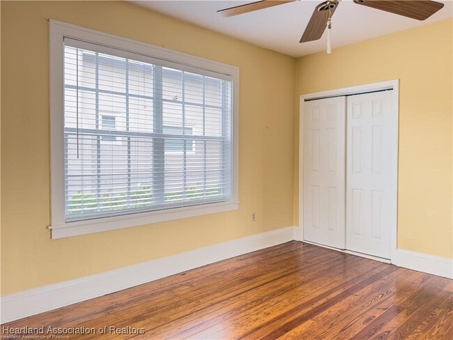 Building Photo - 2384 Lakeview Dr