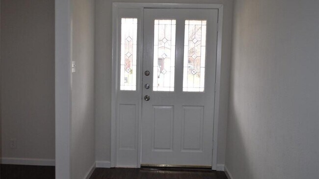Building Photo - 2232 Shady Brook Dr