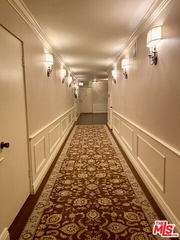 Building Photo - 435 N Oakhurst Dr