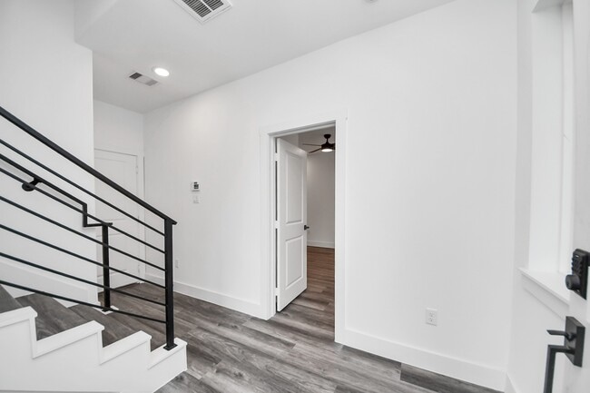 Building Photo - 2709 Dennis St