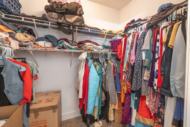 Building Photo - 4Bd/3.5Ba Home Available