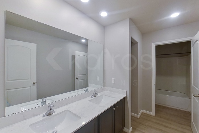 Building Photo - 721 St James Pl