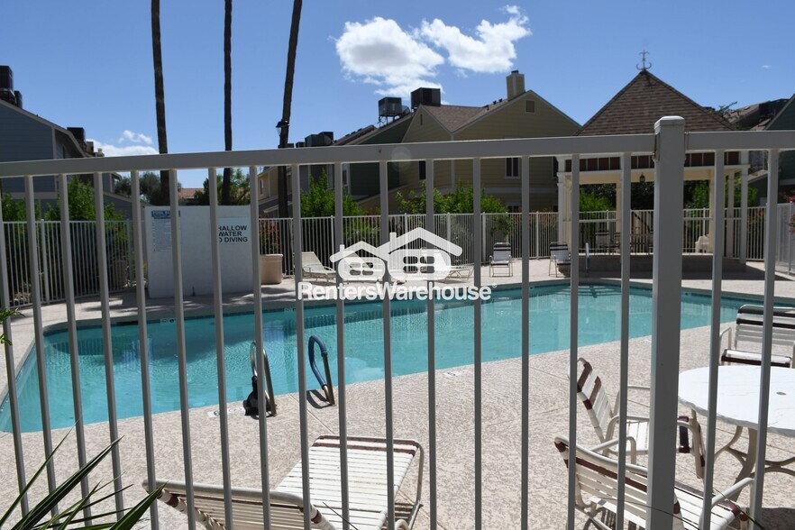 Building Photo - 1970 N Hartford St