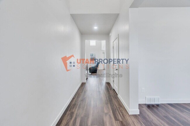 Building Photo - 213 W Prickly Pear Dr