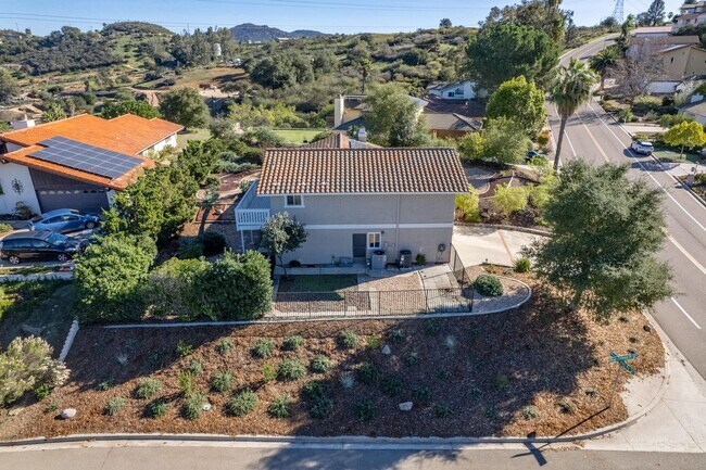 Building Photo - 11000 Meadow Glen Way E