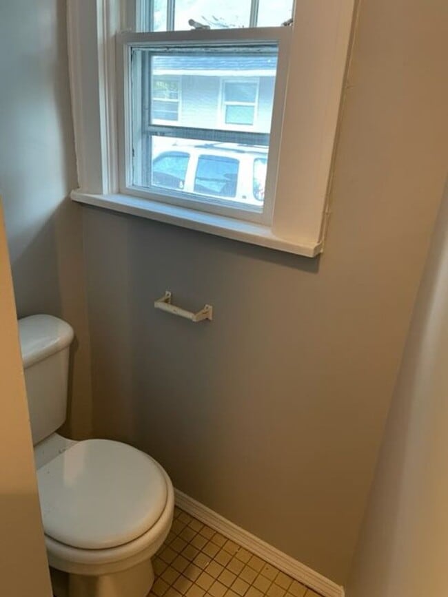 Building Photo - 2 Bed 1 Bath House-PRE LEASING Available N...
