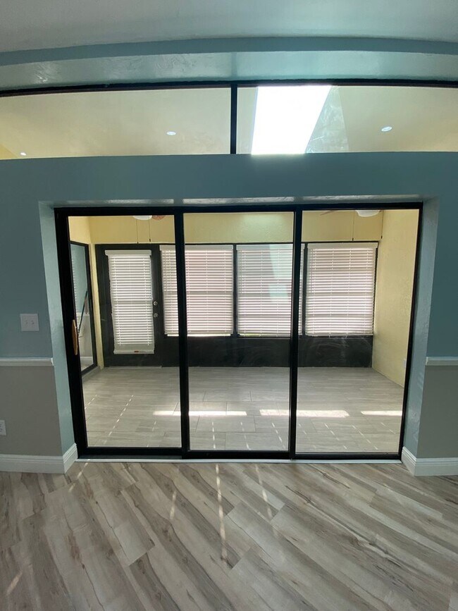 Building Photo - 10798 Regent Cir