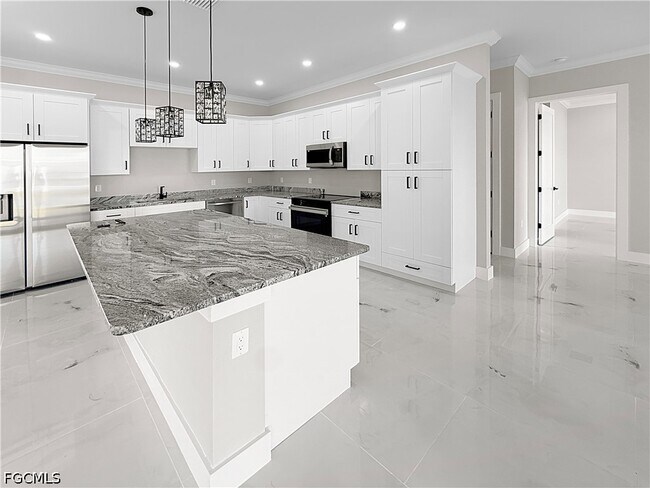 Building Photo - 303 NW 26th Ave