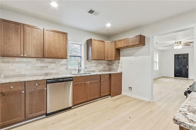 Building Photo - 20 Pennington Ave SW