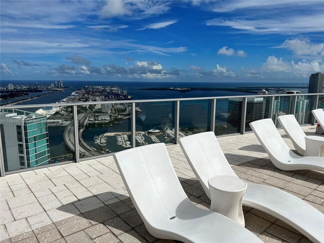 Building Photo - 851 NE 1st Ave