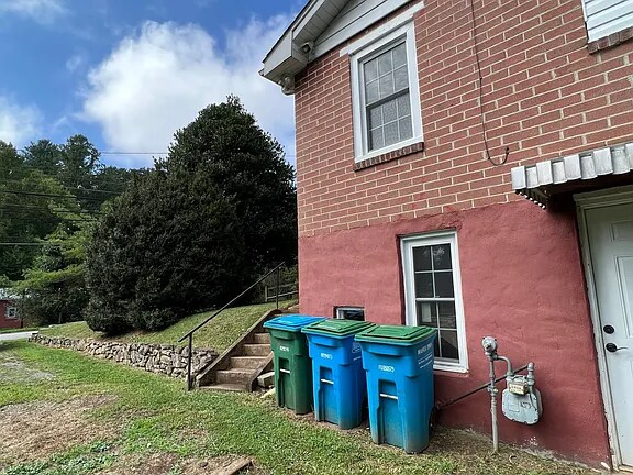 Building Photo - 597 Emma Rd