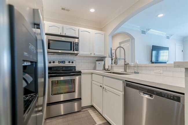 Building Photo - 902 22nd St