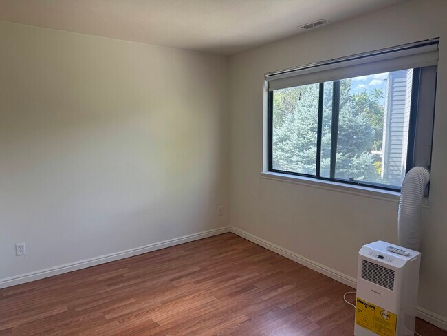 Building Photo - 480 North Wall Street-C101