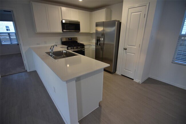Building Photo - 343 Keefer