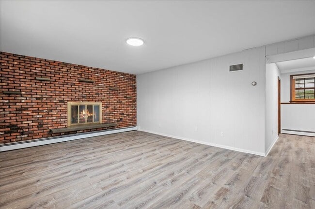 Building Photo - Croton On Hudon 4-Bedroom 2.5-Bathroom Home