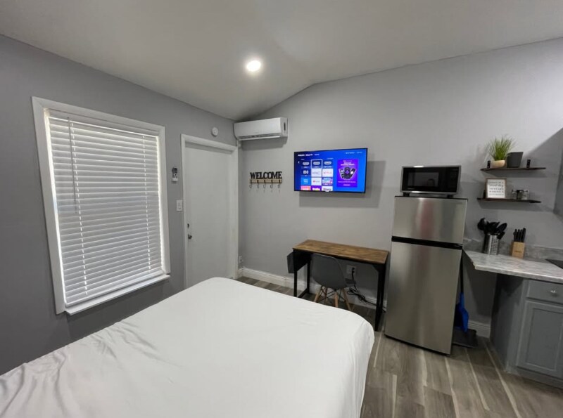 Building Photo - 1367 Riverland Rd