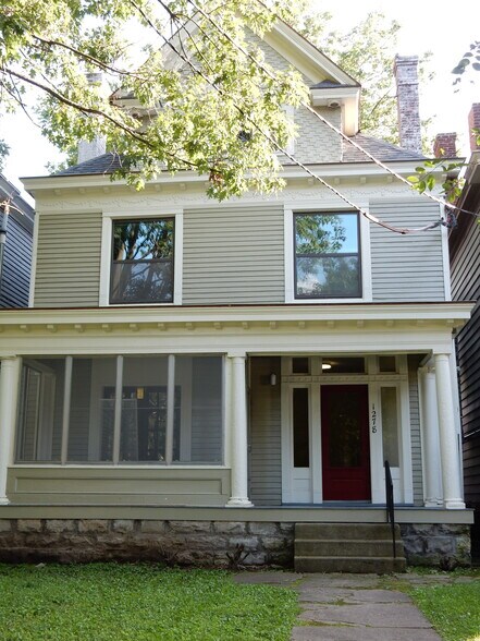 Apartment #2, split level - 1278 Everett Ave