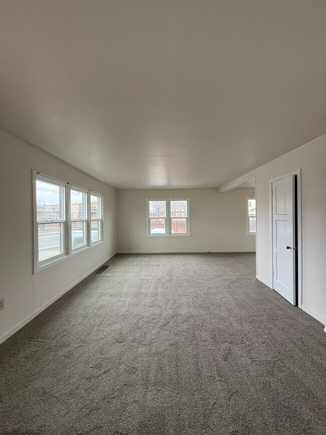 Building Photo - 1115lo