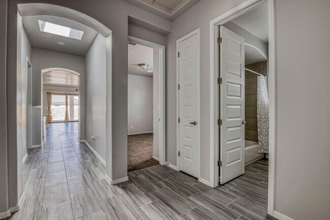 Building Photo - Beautiful East side House