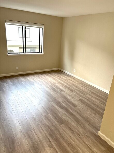 Building Photo - 612 San Conrado Ter