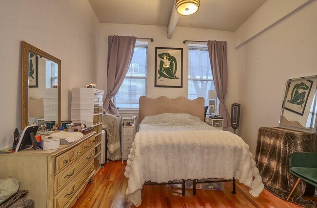 Building Photo - 1034 Clinton St