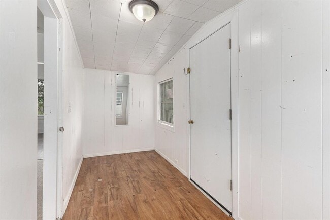 Building Photo - 2322 1st Ave N