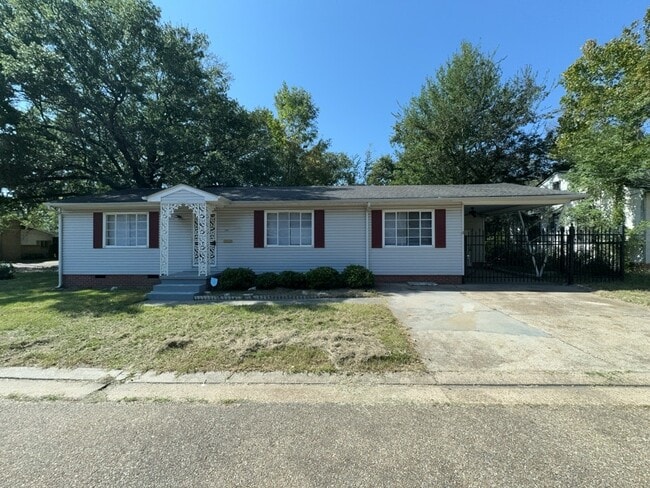 Primary Photo - 2605 Lilly St