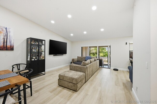 Building Photo - 10775 Waterberry Dr