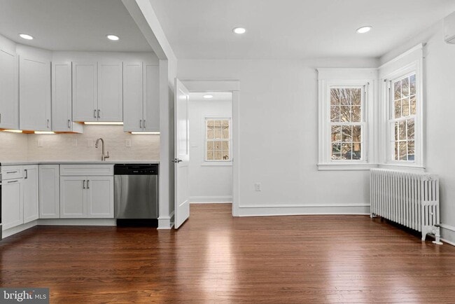 Building Photo - 137 Kenilworth Rd