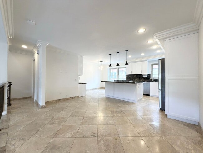 Building Photo - Beautiful Townhome on The Legends Golf Cou...