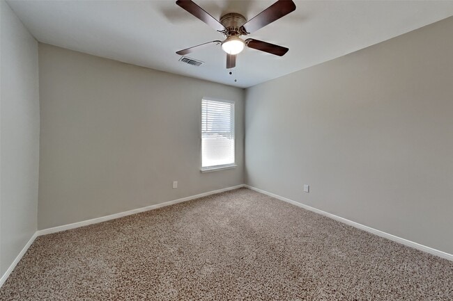 Building Photo - 15907 Lausanne Dr