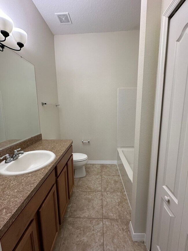 Building Photo - 1121 Trillium Park Ln