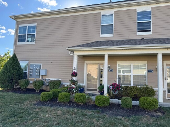 Building Photo - 3229 Rossmore Cir