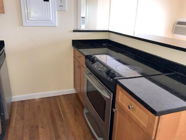 Building Photo - 70 Park St