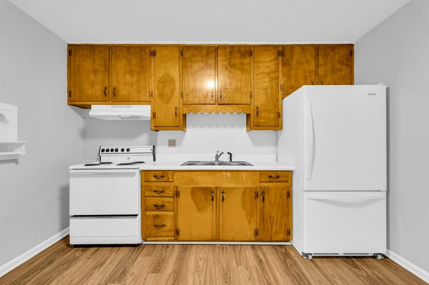 Building Photo - 412 6th St S