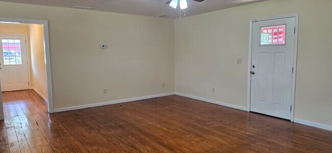 Building Photo - 53b Pennington Rd