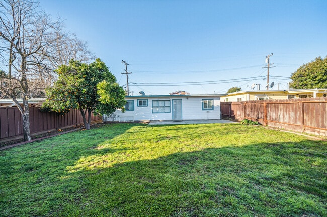 Building Photo - 24488 Edith St