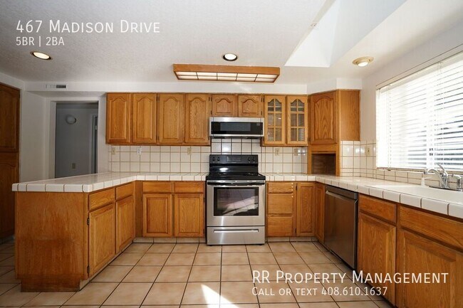 Building Photo - Spacious Home in Beautiful Blossom Valley ...