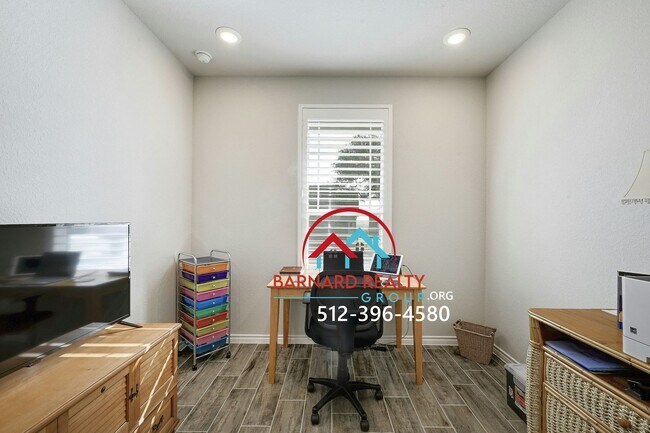 Building Photo - Available Now: Beautiful Home in Kissing Tree