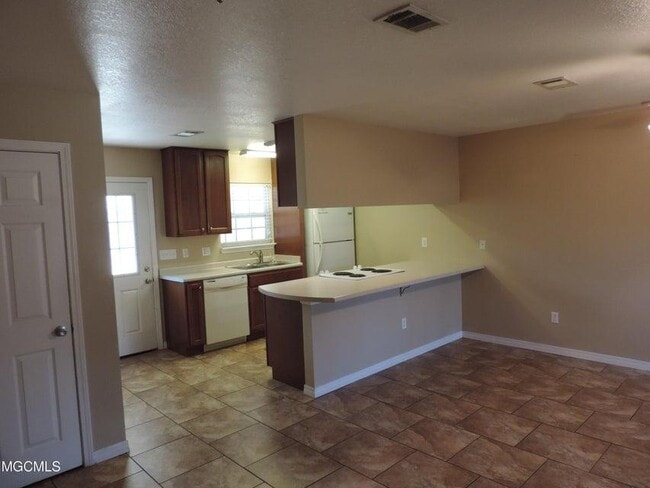 Building Photo - 207 Reed Ave