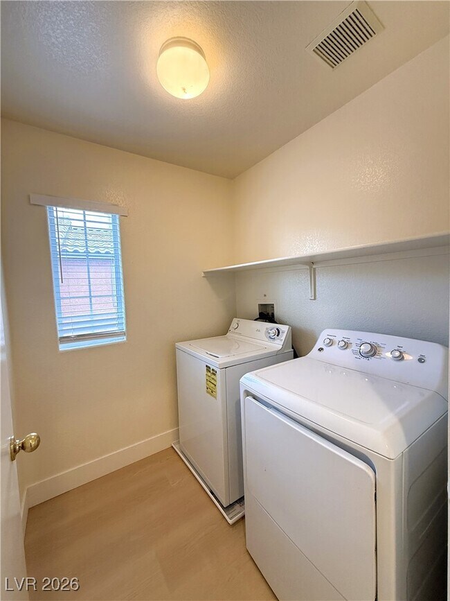 Building Photo - 6079 Clovelly St