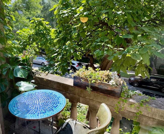 Building Photo - Fully Furnished 4-Bed, 2-Bath MAGNIFICENT ...