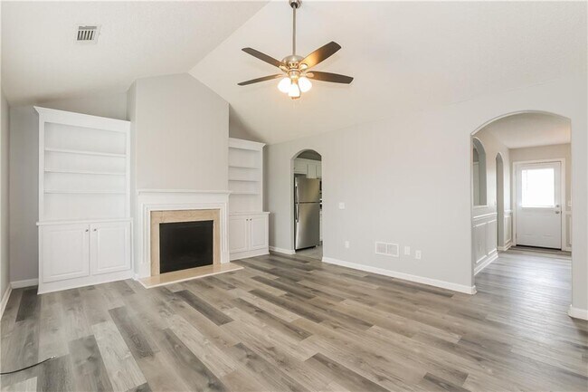Building Photo - 1303 Princess Dr