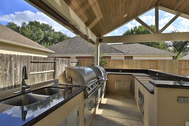 Building Photo - 16207 Waiting Spring Cir