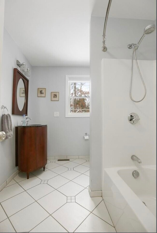 Building Photo - 9 Gulliver Ave