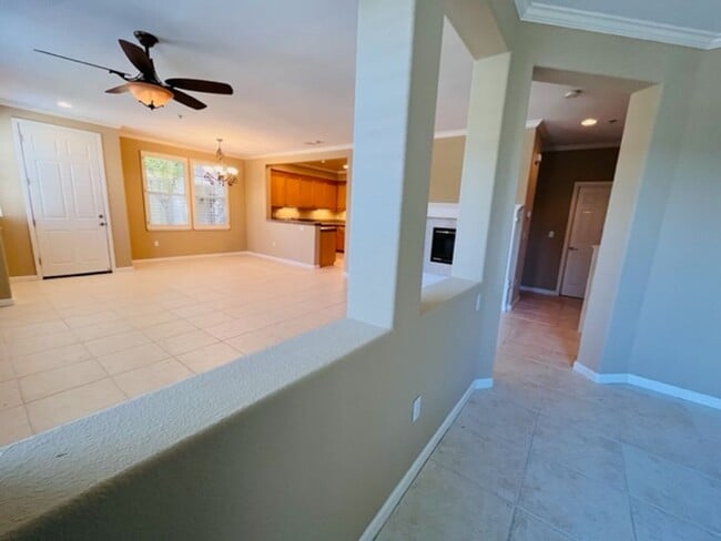 Building Photo - Beautiful 3BD/3BA, Two-Story Corner Unit C...