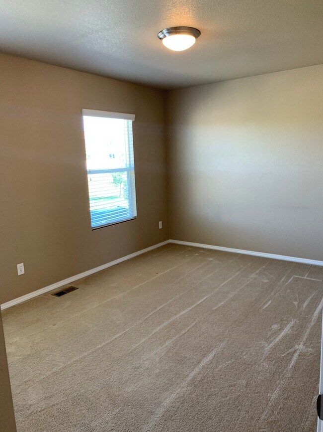 Building Photo - $2300 | 3BR/2.5BA | Dog Friendly Beautiful...